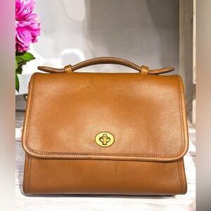 Vintage Coach Court in British Tan